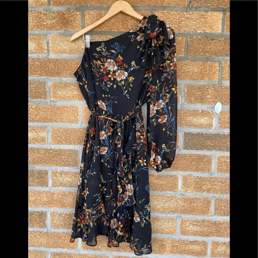 CLOVER AND SLOANE Garden Vine One-Shoulder Dress - Picture 2 of 13